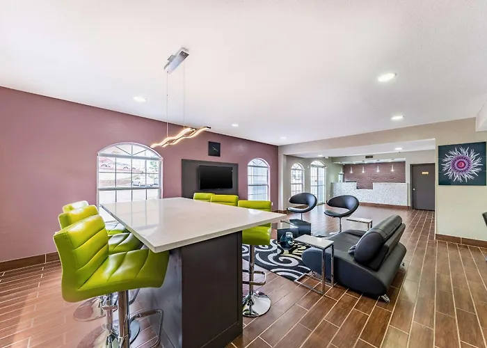 Quality Inn & Suites Canton