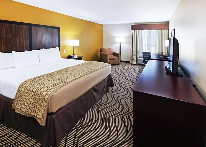 La Quinta Inn & Suites By Wyndham Floresville,Tx