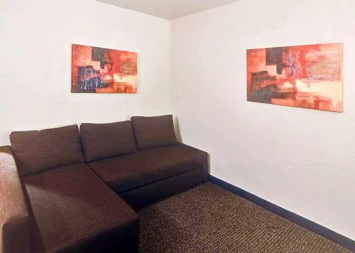 Rodeway Inn & Suites Lewisville I-35