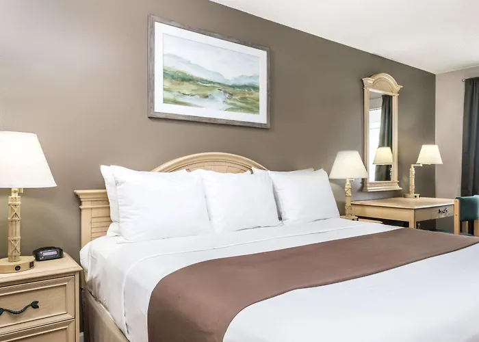 Super 8 By Wyndham Madison