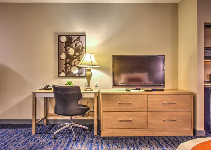Best Western Plus Media Center Inn&Suites
