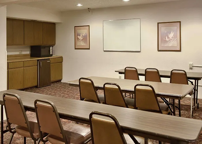 Super 8 Butler Hotel