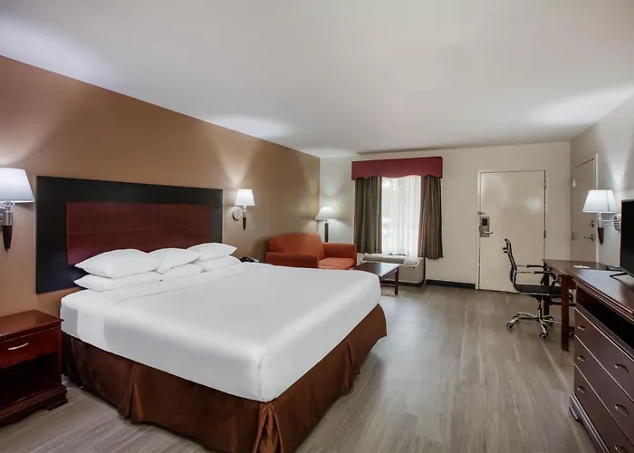 Days Inn & Suites By Wyndham Tyler