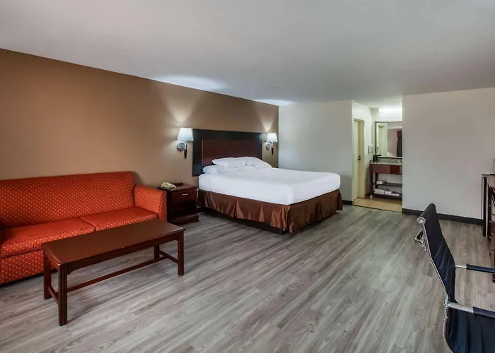 Days Inn & Suites By Wyndham Tyler