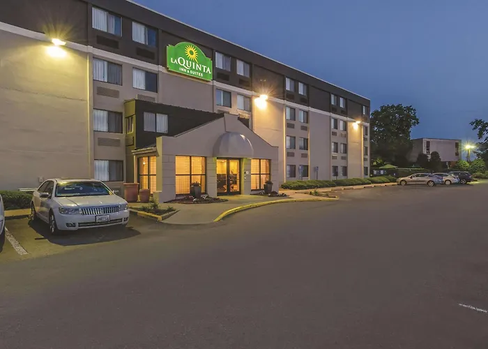 La Quinta By Wyndham Warwick Providence Airport