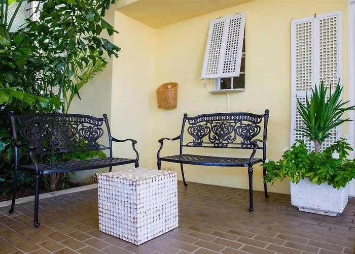 Naples Garden Inn