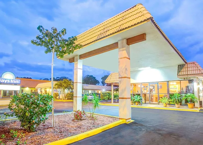 Days Inn By Wyndham St. Petersburg Central