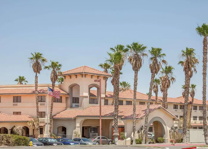 Hotel Ramada By Wyndham Barstow