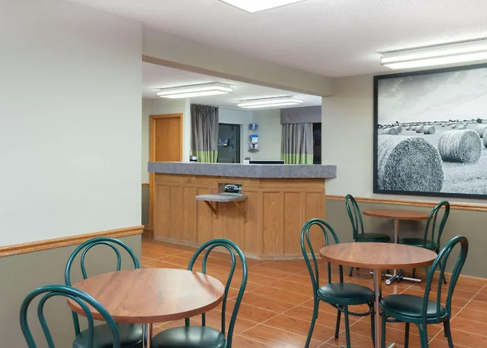 Super 8 By Wyndham Gilman