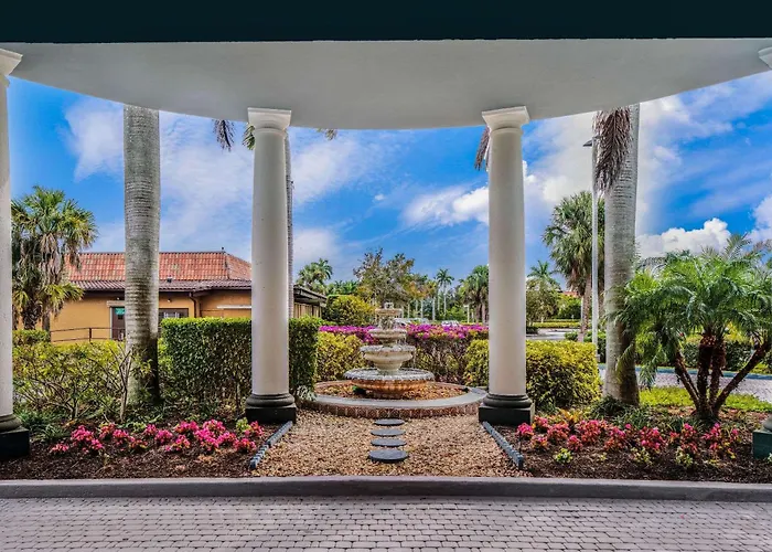 La Quinta By Wyndham Naples Downtown
