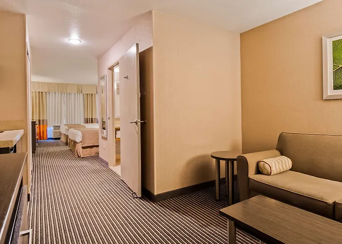 Best Western Plus Rama Inn & Suites
