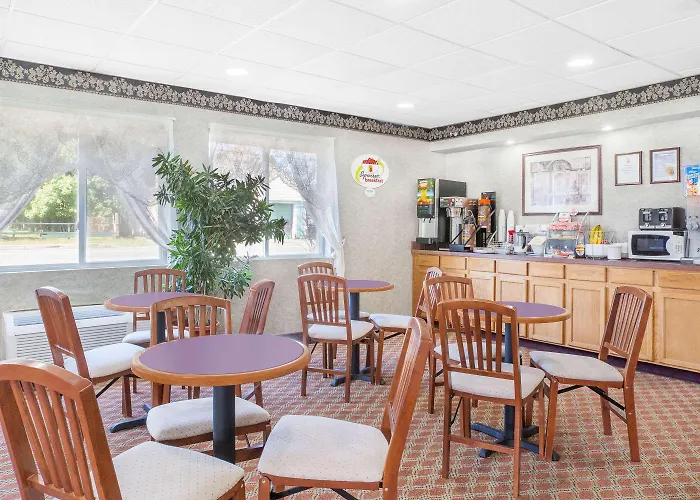 Super 8 By Wyndham Monticello