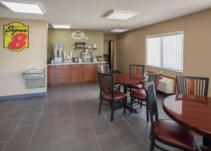Super 8 By Wyndham Dwight
