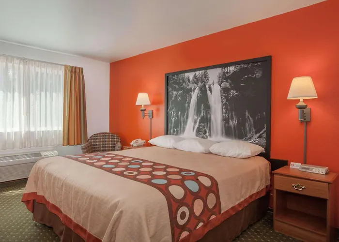 Super 8 By Wyndham Cloverdale Wine Country