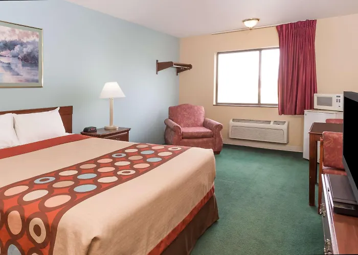 Super 8 By Wyndham Woodstock