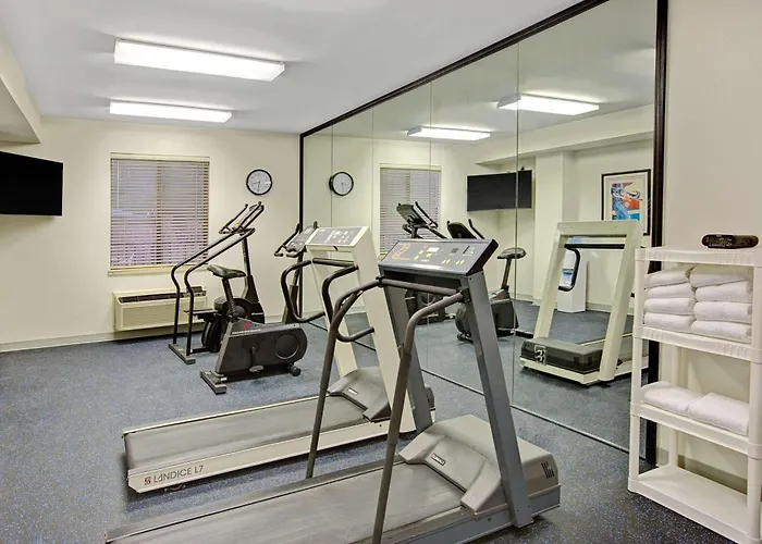 Days Inn & Suites By Wyndham Hickory