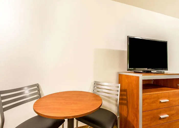 Econo Lodge Inn & Suites Pekin - Peoria Area