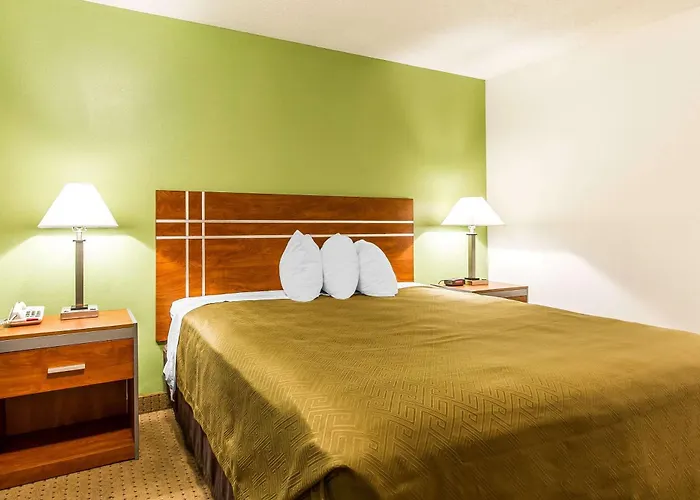 Econo Lodge Inn & Suites Pekin - Peoria Area