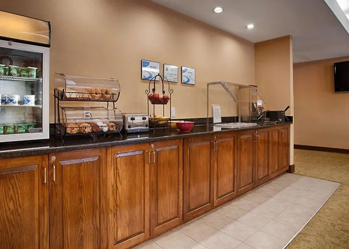 Best Western Plus Edison Inn
