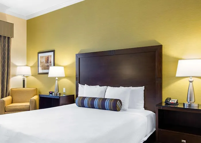 The Oaks Hotel & Suites