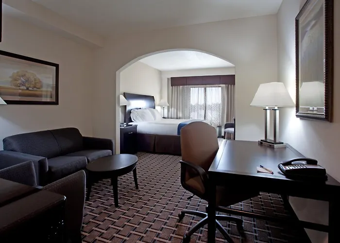 Holiday Inn Express & Suites Hope Mills-Fayetteville Airport By Ihg