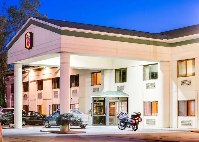 Super 8 By Wyndham Port Clinton Hotel
