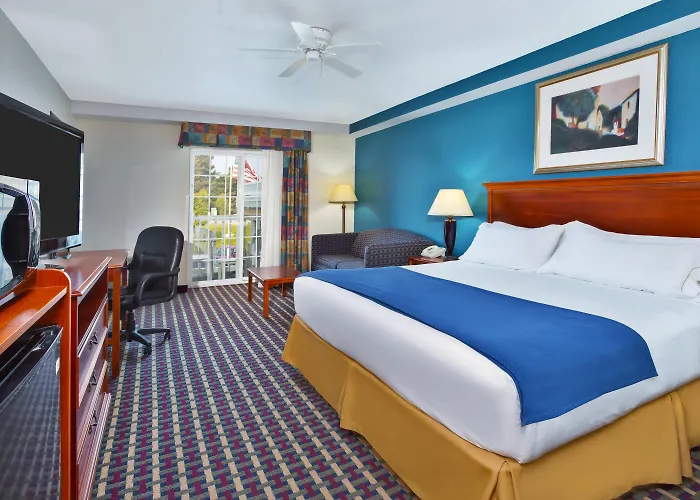 Holiday Inn Express & Suites Petoskey By Ihg