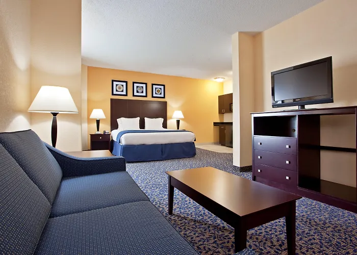 Holiday Inn Express & Suites Akron Regional Airport Area By Ihg