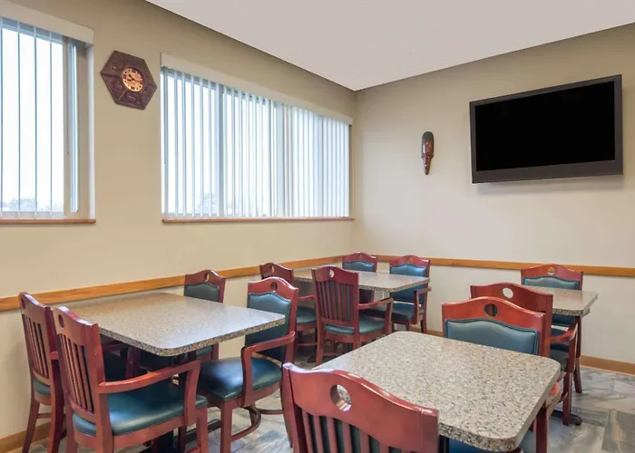 Super 8 By Wyndham Youngstown/Austintown
