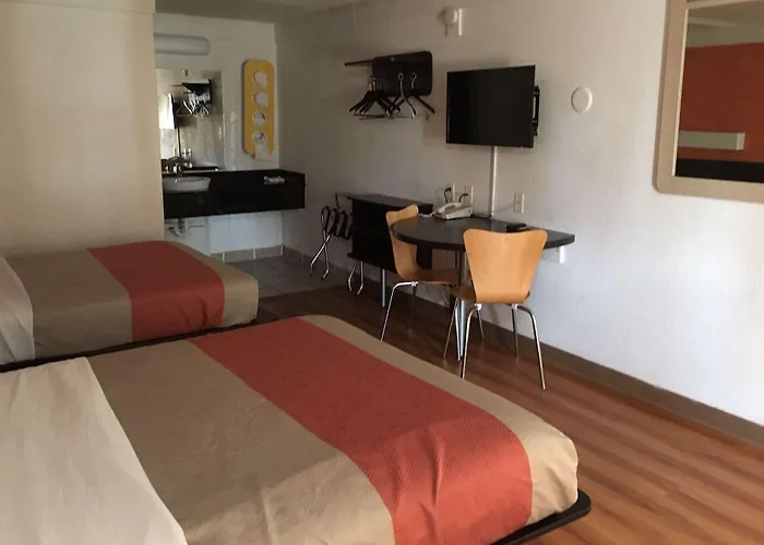Travelodge By Wyndham Benton Harbor Mi