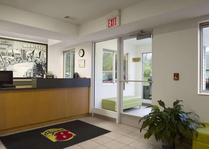 Super 8 By Wyndham Manistee