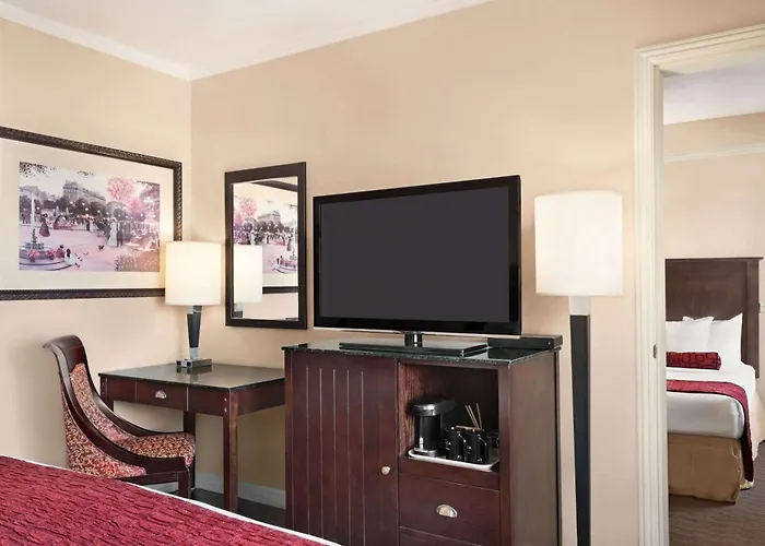 The Plaza Hotel Downtown, Trademark Collection By Wyndham