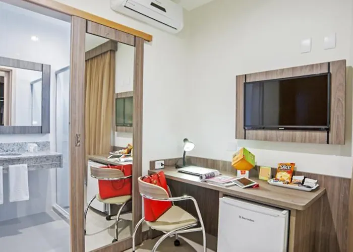 Slim Hotel Curitiba Av Das Torres