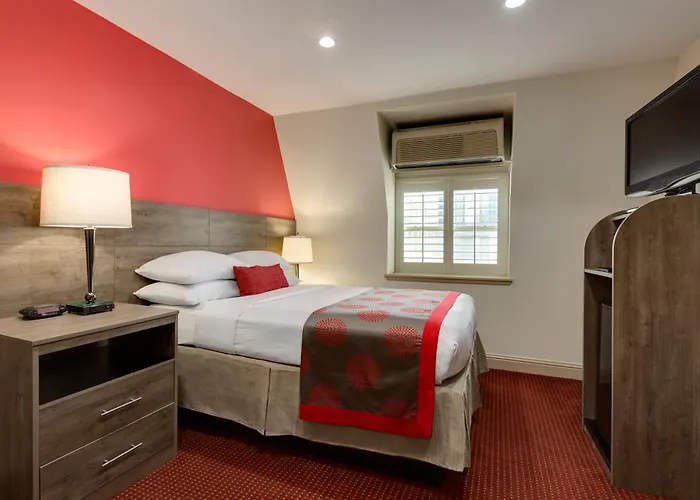 Ramada By Wyndham Oakland Downtown City Center