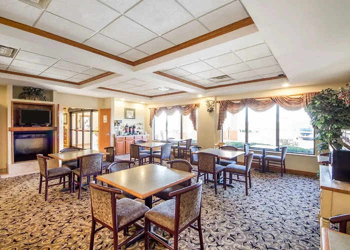 Quality Inn & Suites Midamerica Industrial Park Area