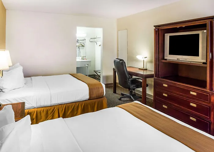 Econo Lodge Inn & Suites Carrollton