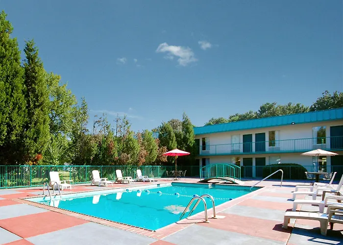 Econo Lodge Inn & Suites Carrollton