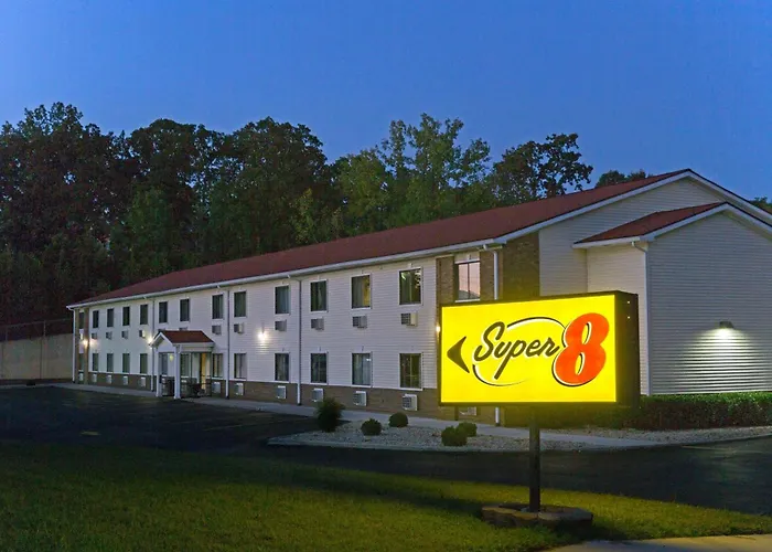 Super 8 By Wyndham Radcliff Ft. Knox Area