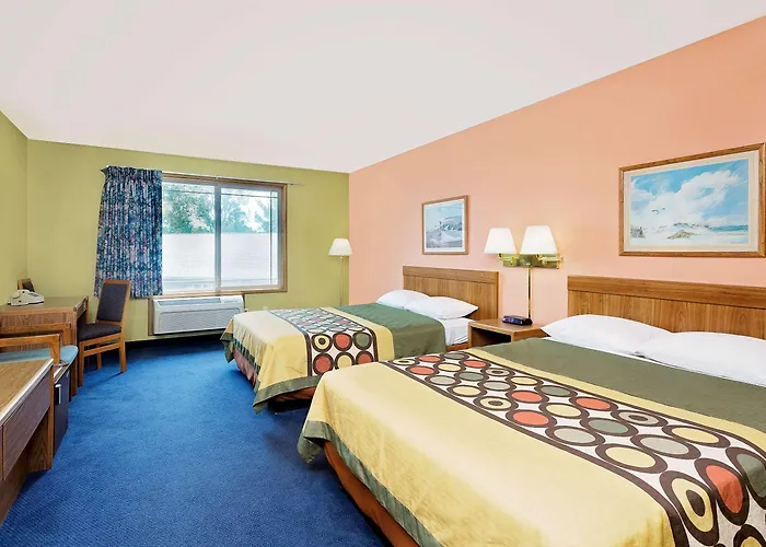 Super 8 By Wyndham Sturgeon Bay