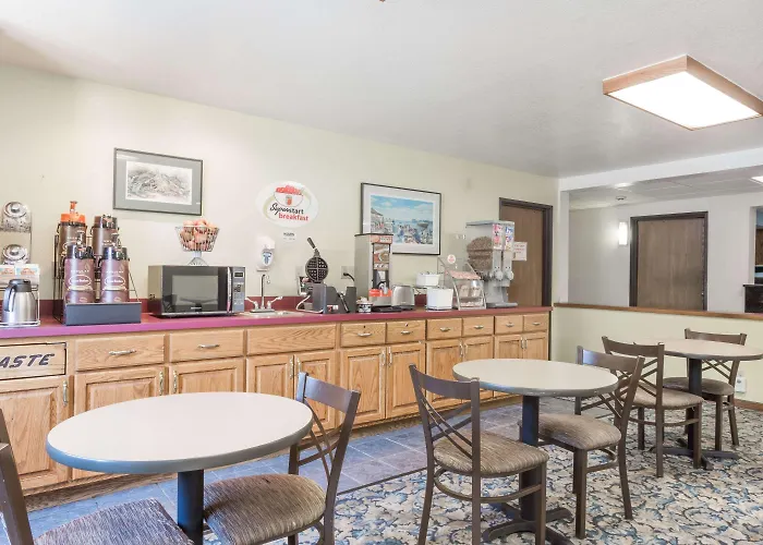 Super 8 By Wyndham Prince Frederick