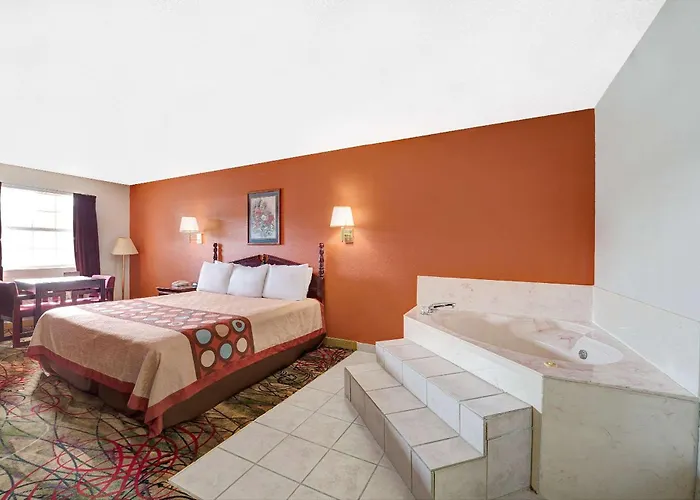 Super 8 By Wyndham Dallas South