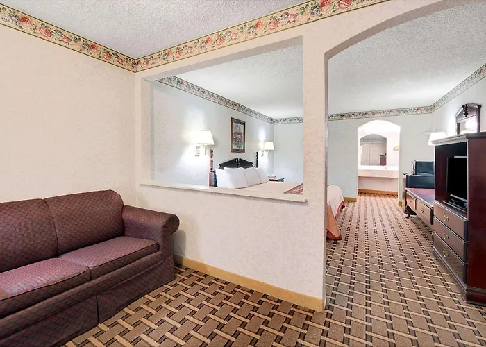 Super 8 By Wyndham Dallas South