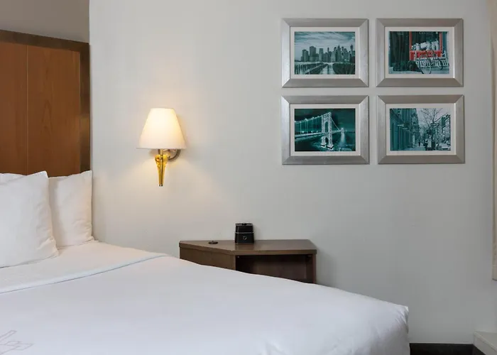 La Quinta By Wyndham Secaucus Meadowlands Hotel