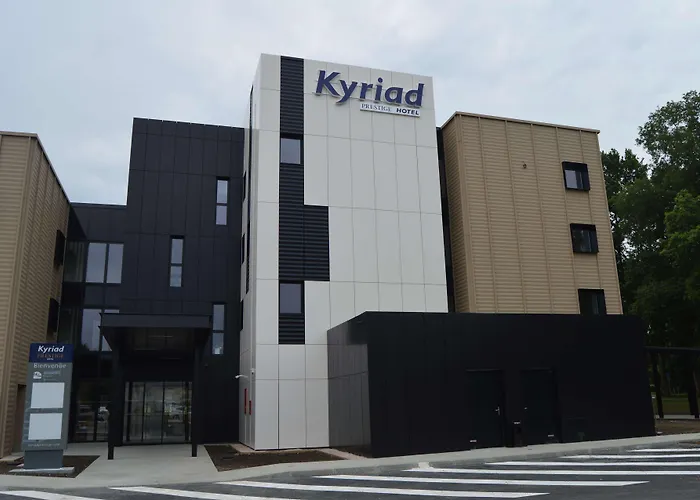 Kyriad Prestige Pau – Palais des Sports