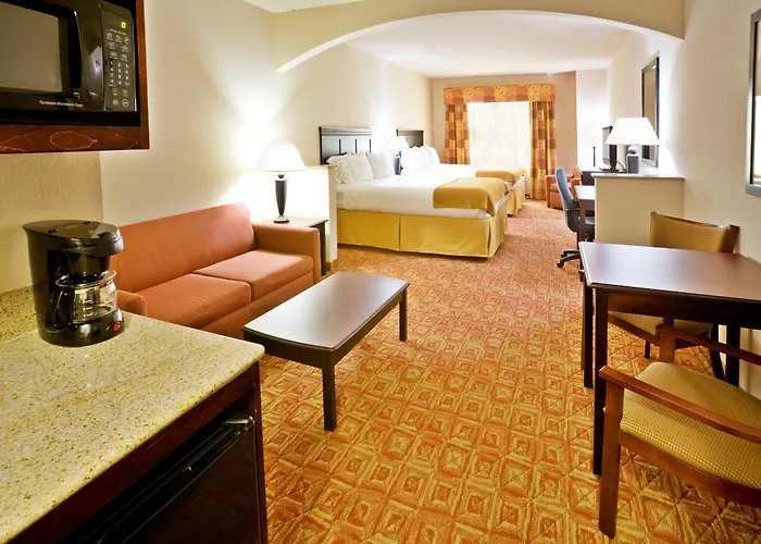 Holiday Inn Express & Suites Denison North-Lake Texoma