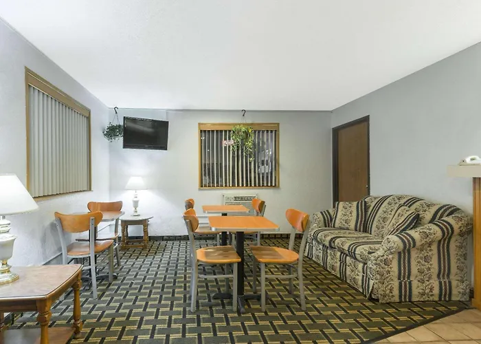 Super 8 By Wyndham Twinsburg/Cleveland Area