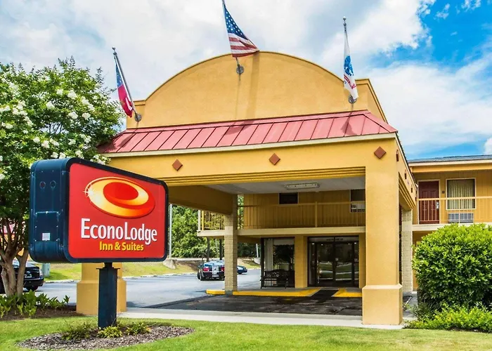 Econo Lodge Inn & Suites Columbus Near Fort Benning