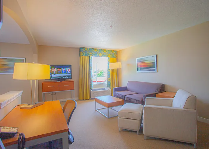 Holiday Inn & Suites Spring - The Woodlands