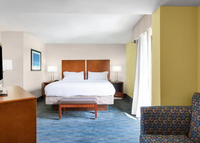 Holiday Inn Express & Suites Wilmington-University Center By Ihg