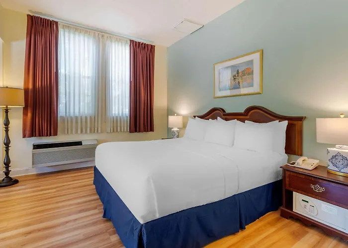 The Carriage House Inn Newport